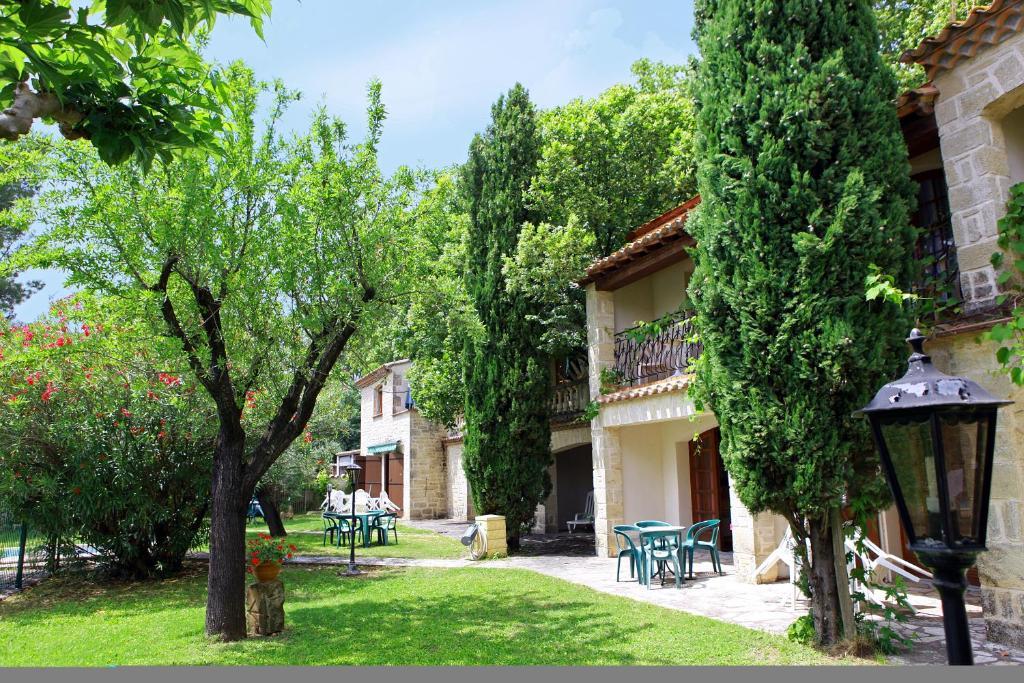 Logis Auberge De La Tour Valros Zimmer foto